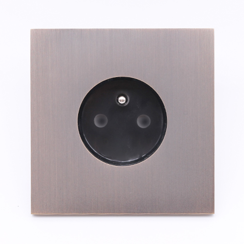 prise-courant-equerre-plaque-simple-nickel-satine